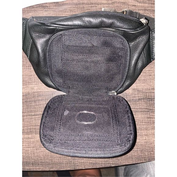 FOSSIL vintage black leather fanny pack waist bag RARE - Picture 7 of 16